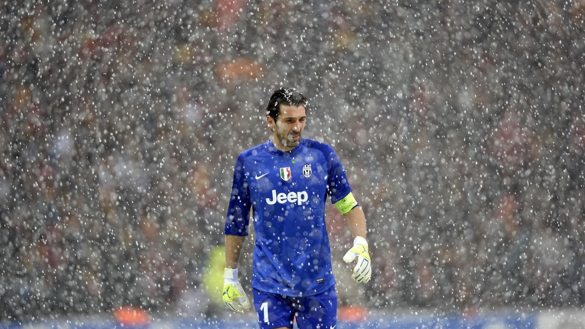 【中国足彩网】芒特闪电处理球技惊四座，第一时间反应帅翻全场